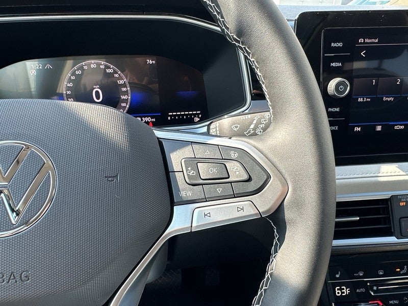 2025 Volkswagen Taos SE 4MOTION