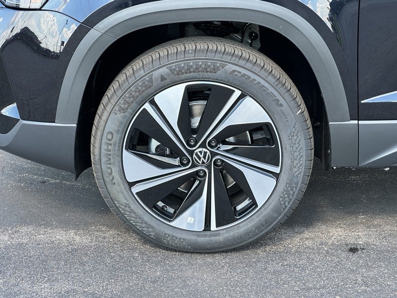 2025 Volkswagen Taos SE 4MOTION