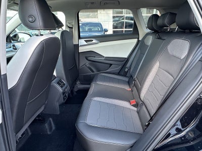 2025 Volkswagen Taos SE 4MOTION