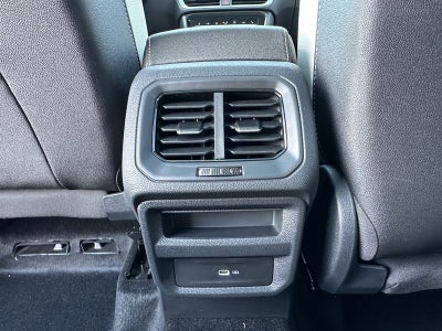 2025 Volkswagen Taos SE 4MOTION