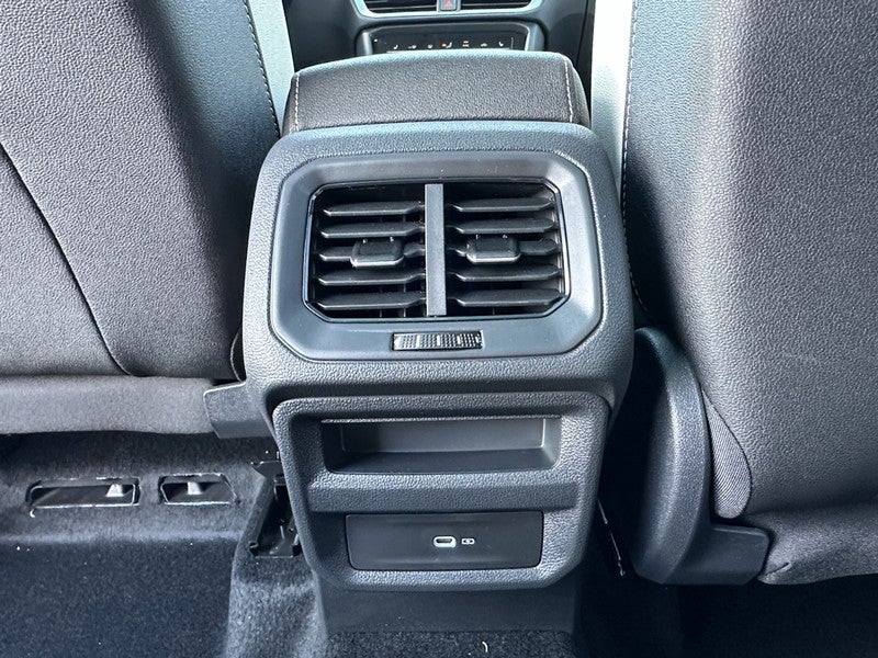 2025 Volkswagen Taos SE 4MOTION