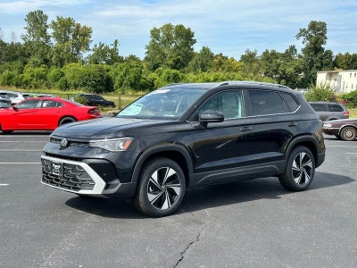 2025 Volkswagen Taos SE 4MOTION