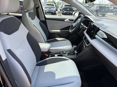 2025 Volkswagen Taos SE 4MOTION