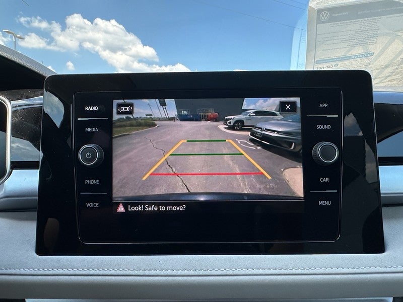 2025 Volkswagen Taos SE 4MOTION