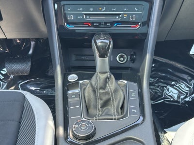 2025 Volkswagen Taos SE 4MOTION