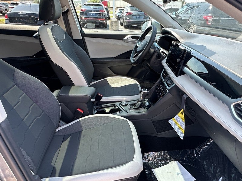 2025 Volkswagen Taos SE 4MOTION