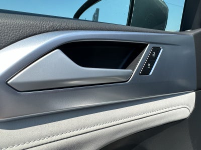 2025 Volkswagen Taos SE 4MOTION