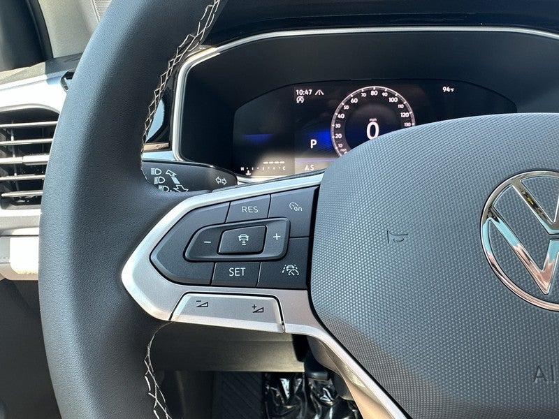 2025 Volkswagen Taos SE 4MOTION
