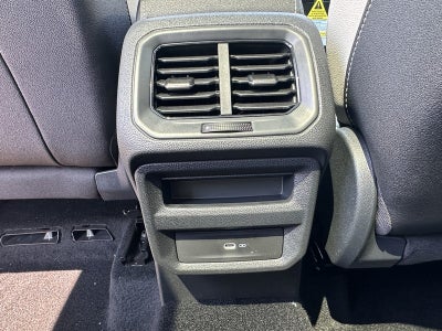 2025 Volkswagen Taos SE 4MOTION