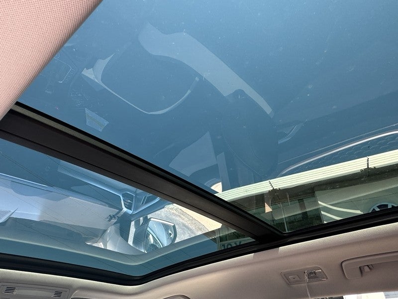 2025 Volkswagen Taos SE 4MOTION