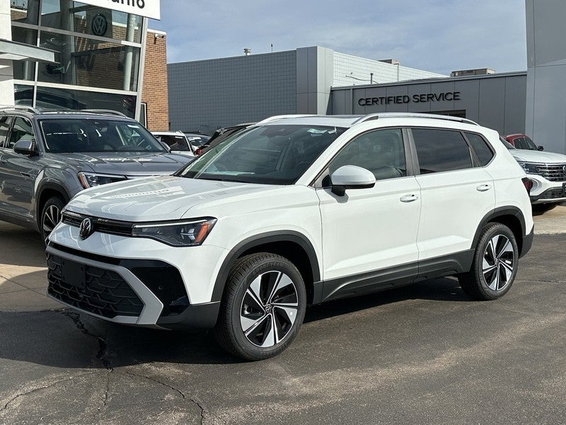 2025 Volkswagen Taos SE 4MOTION