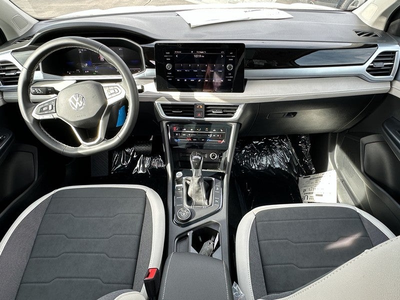 2025 Volkswagen Taos SE 4MOTION