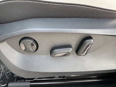 2025 Volkswagen Taos SE 4MOTION