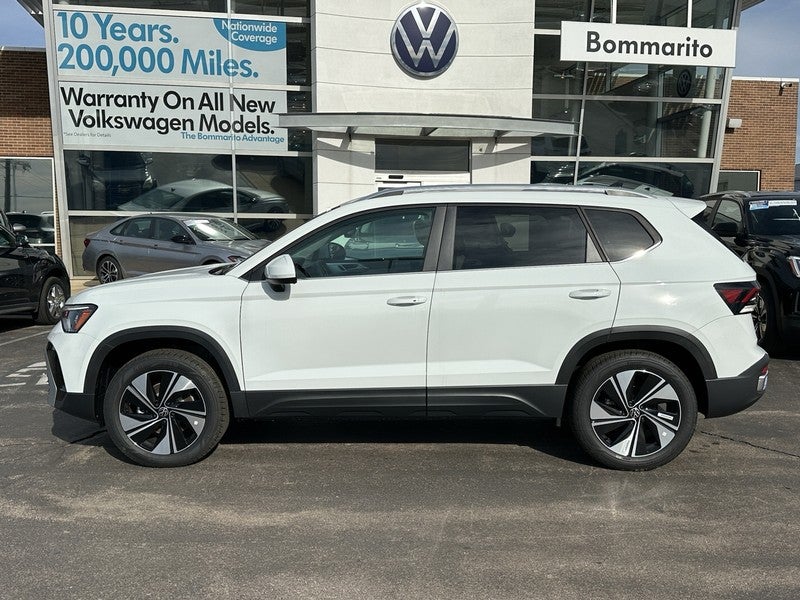 2025 Volkswagen Taos SE 4MOTION