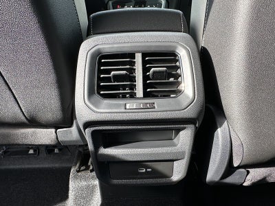 2025 Volkswagen Taos SE 4MOTION