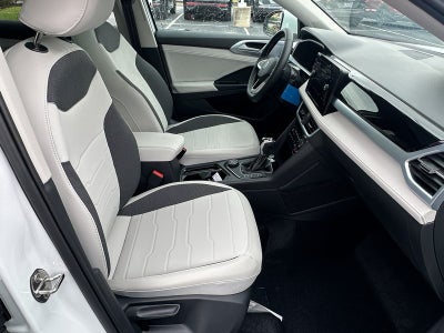 2025 Volkswagen Taos SE 4MOTION