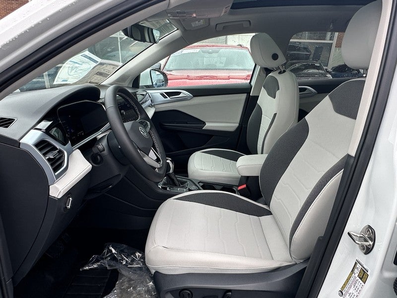 2025 Volkswagen Taos SE 4MOTION