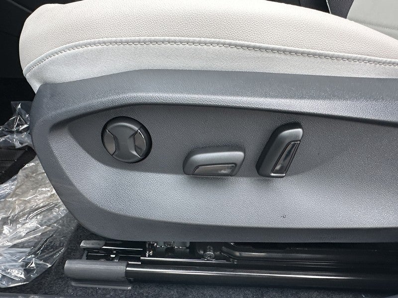 2025 Volkswagen Taos SE 4MOTION