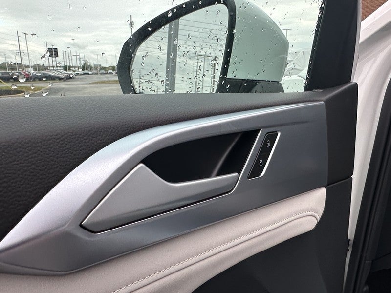 2025 Volkswagen Taos SE 4MOTION