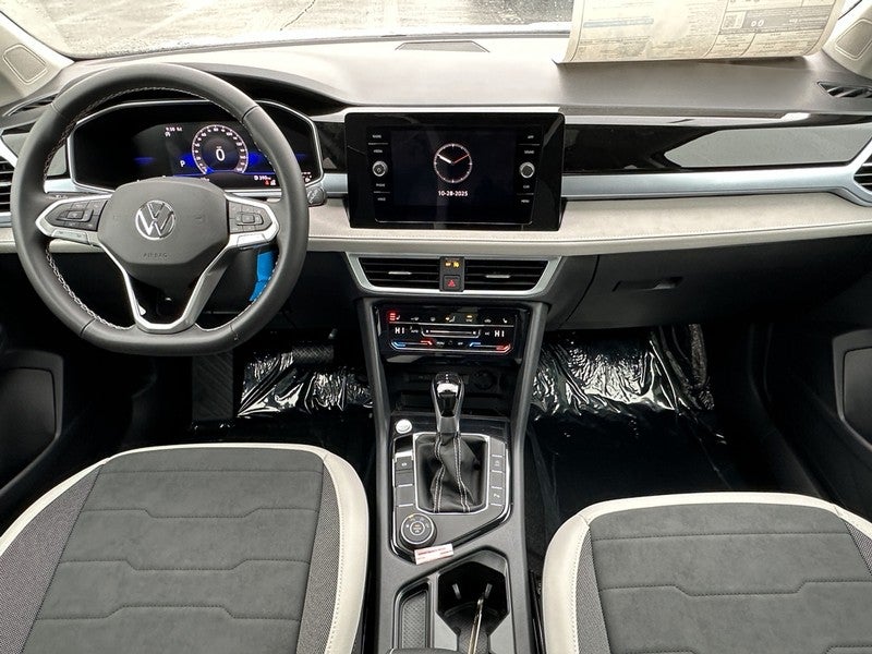 2025 Volkswagen Taos SE 4MOTION