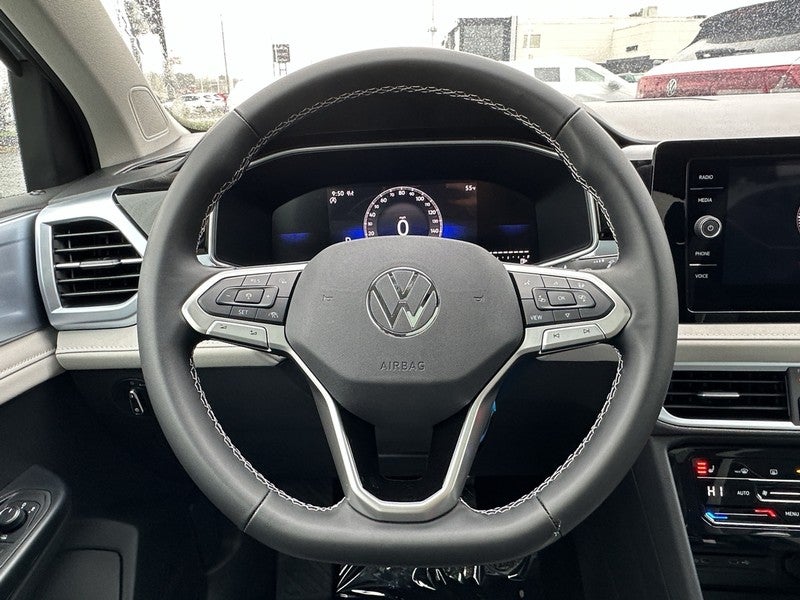 2025 Volkswagen Taos SE 4MOTION