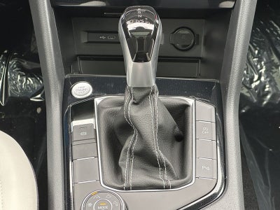 2025 Volkswagen Taos SE 4MOTION