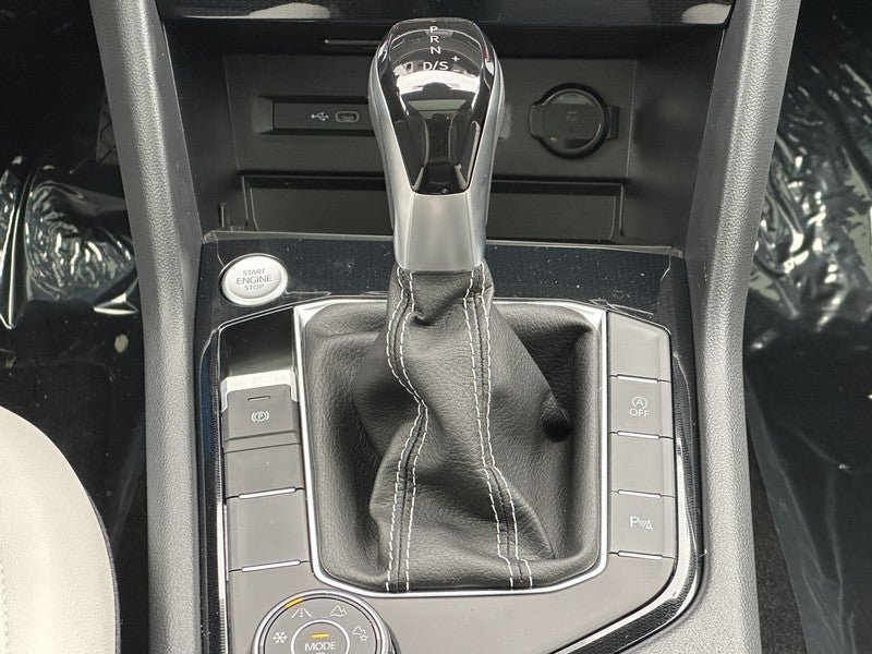 2025 Volkswagen Taos SE 4MOTION