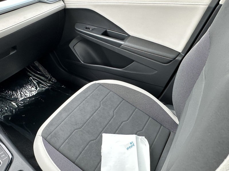 2025 Volkswagen Taos SE 4MOTION