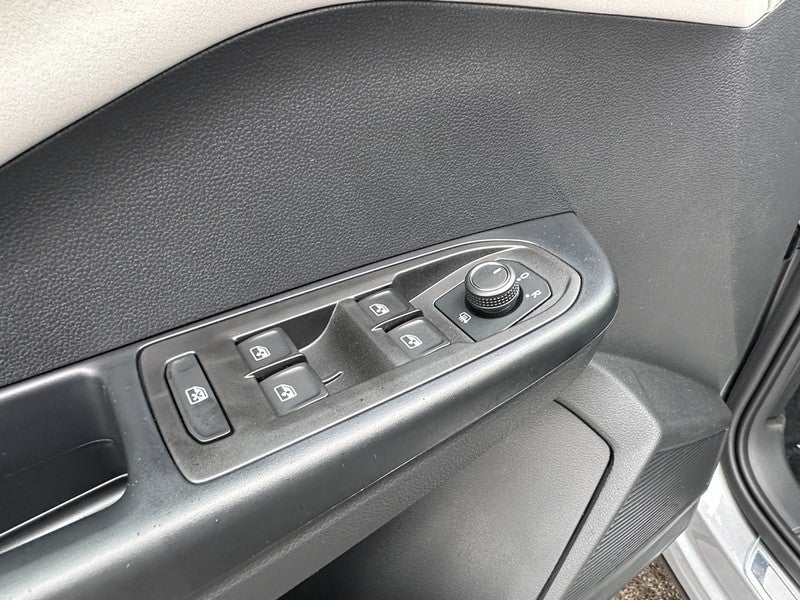 2025 Volkswagen Taos SE 4MOTION