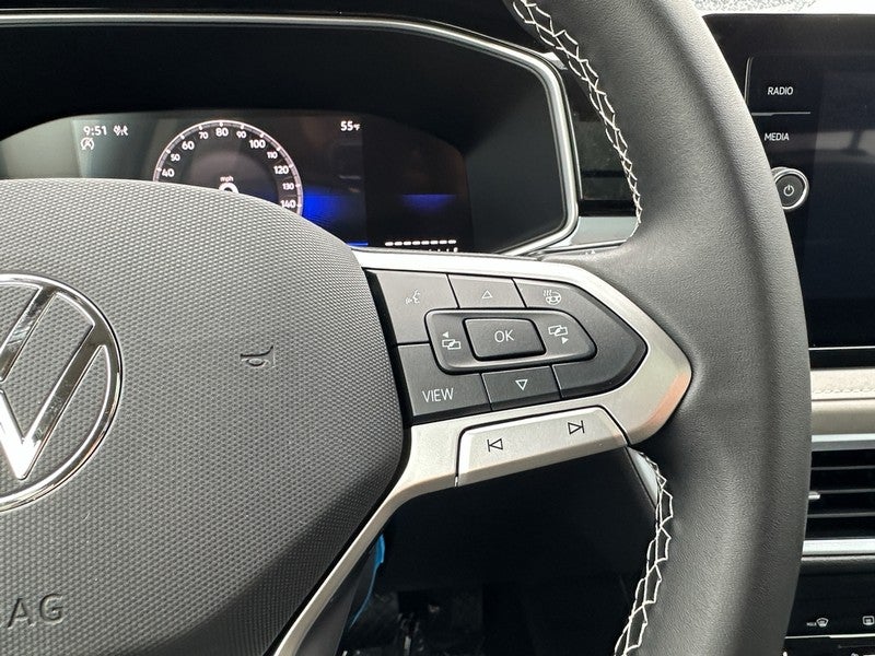 2025 Volkswagen Taos SE 4MOTION