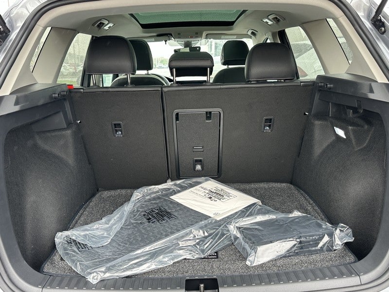 2025 Volkswagen Taos SE 4MOTION