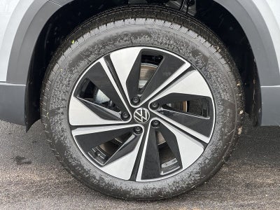 2025 Volkswagen Taos SE 4MOTION