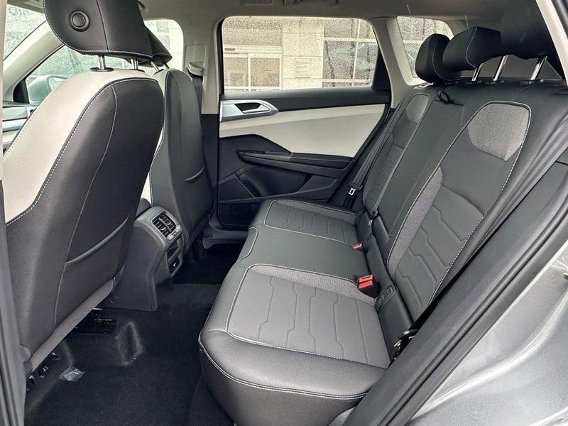 2025 Volkswagen Taos SE 4MOTION