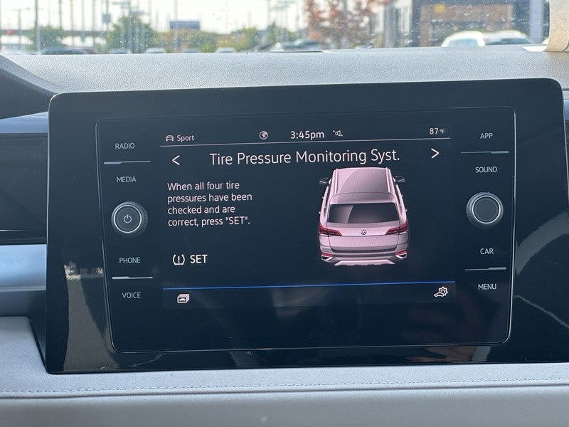 2025 Volkswagen Taos SE 4MOTION