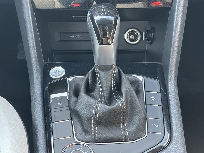 2025 Volkswagen Taos SE 4MOTION