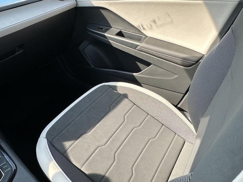 2025 Volkswagen Taos SE 4MOTION