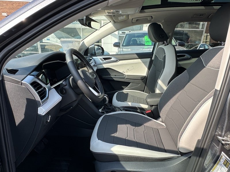 2025 Volkswagen Taos SE 4MOTION