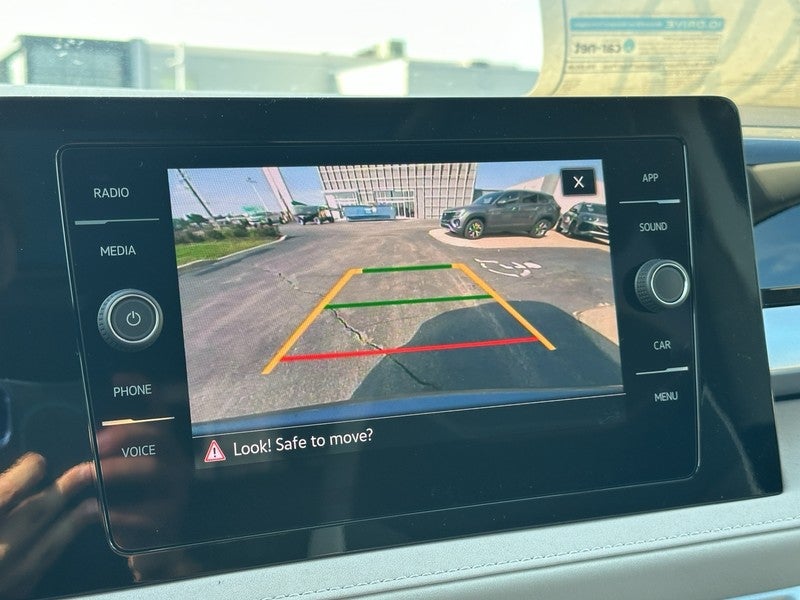 2025 Volkswagen Taos SE 4MOTION