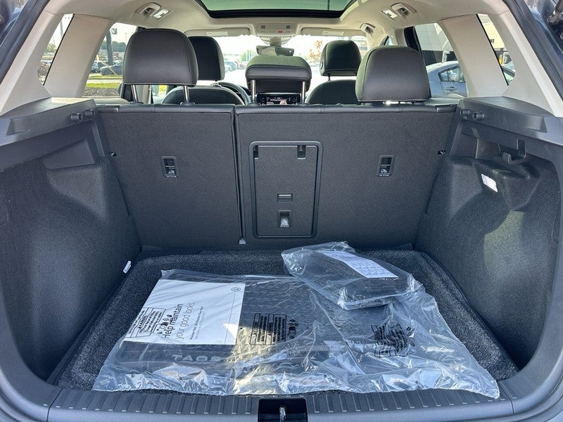 2025 Volkswagen Taos SE 4MOTION