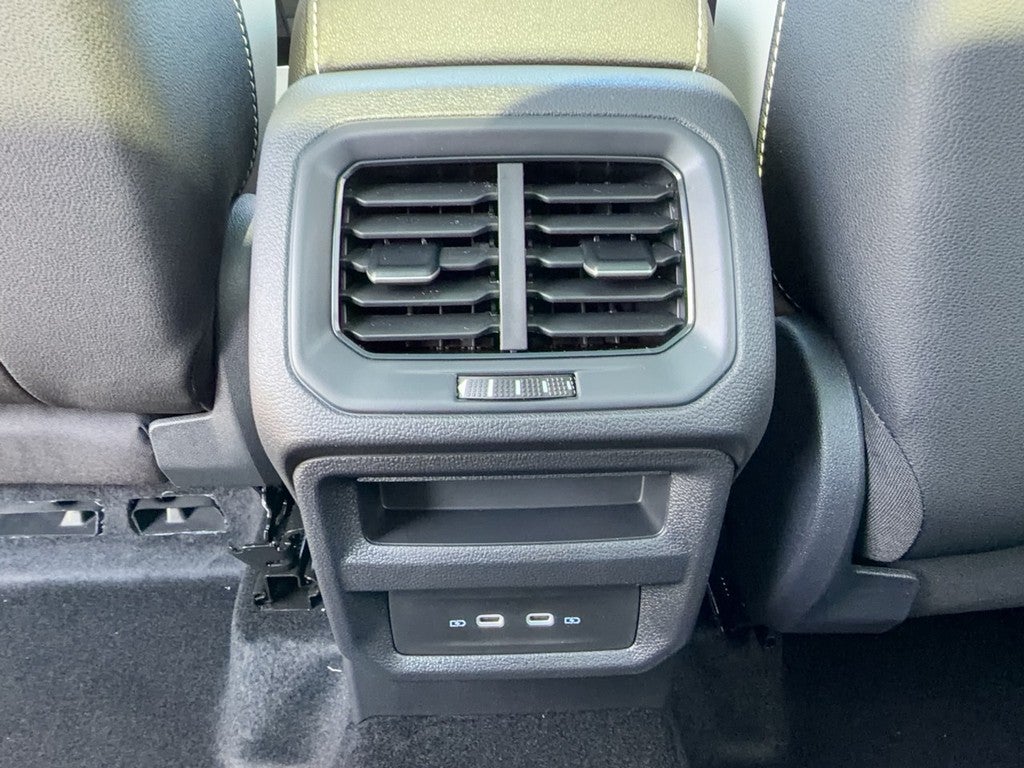 2026 Volkswagen Taos SE 4MOTION