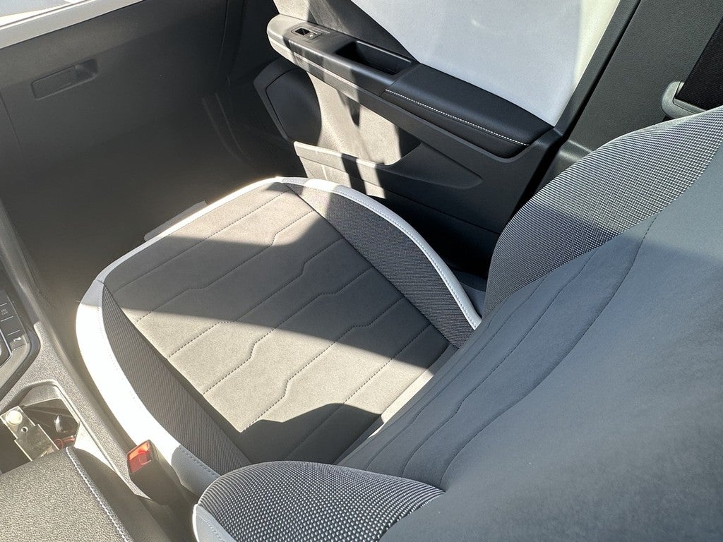 2025 Volkswagen Taos SE 4MOTION