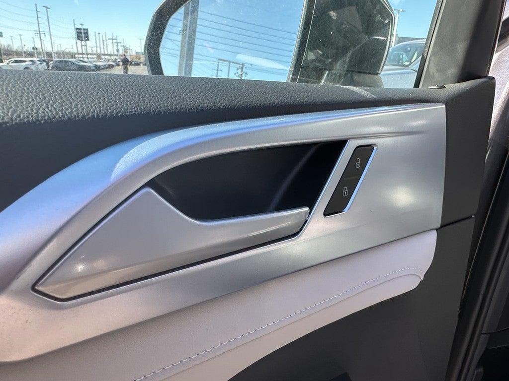 2025 Volkswagen Taos SE 4MOTION