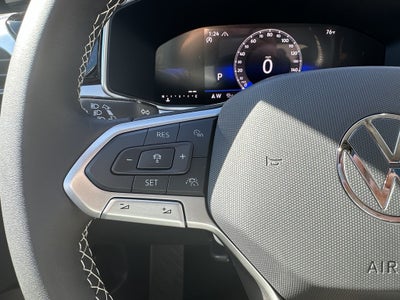 2025 Volkswagen Taos SE 4MOTION