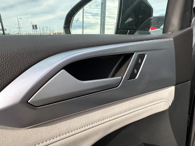 2025 Volkswagen Taos SE 4MOTION