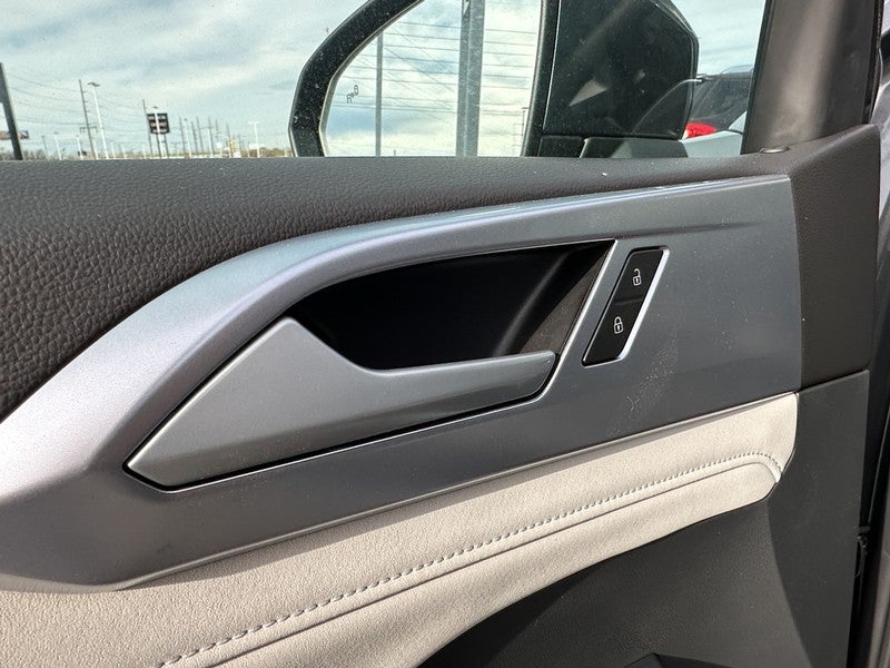 2025 Volkswagen Taos SE 4MOTION