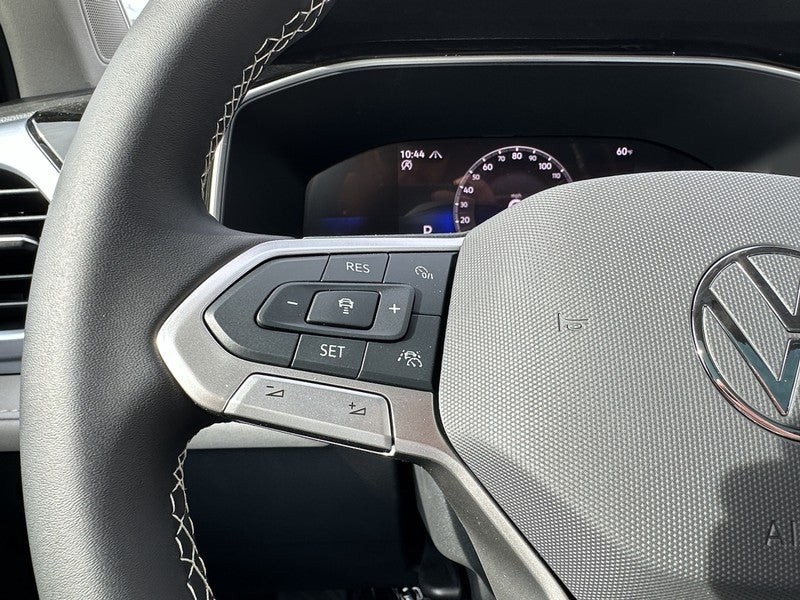 2025 Volkswagen Taos SE 4MOTION