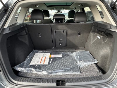 2025 Volkswagen Taos SE 4MOTION