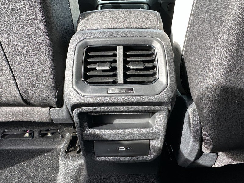 2025 Volkswagen Taos SE 4MOTION