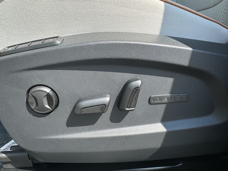 2025 Volkswagen ID. Buzz Pro S Plus 4MOTION w/Two-Tone