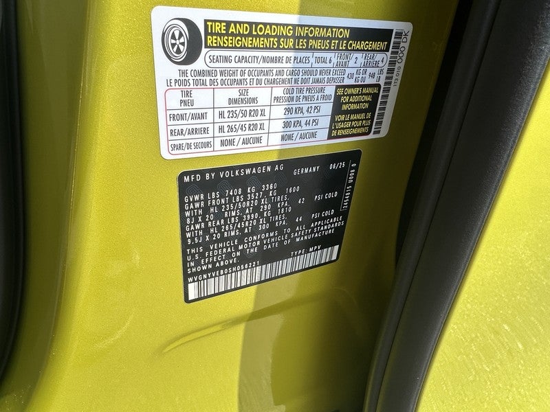 2025 Volkswagen ID. Buzz Pro S Plus 4MOTION w/Two-Tone